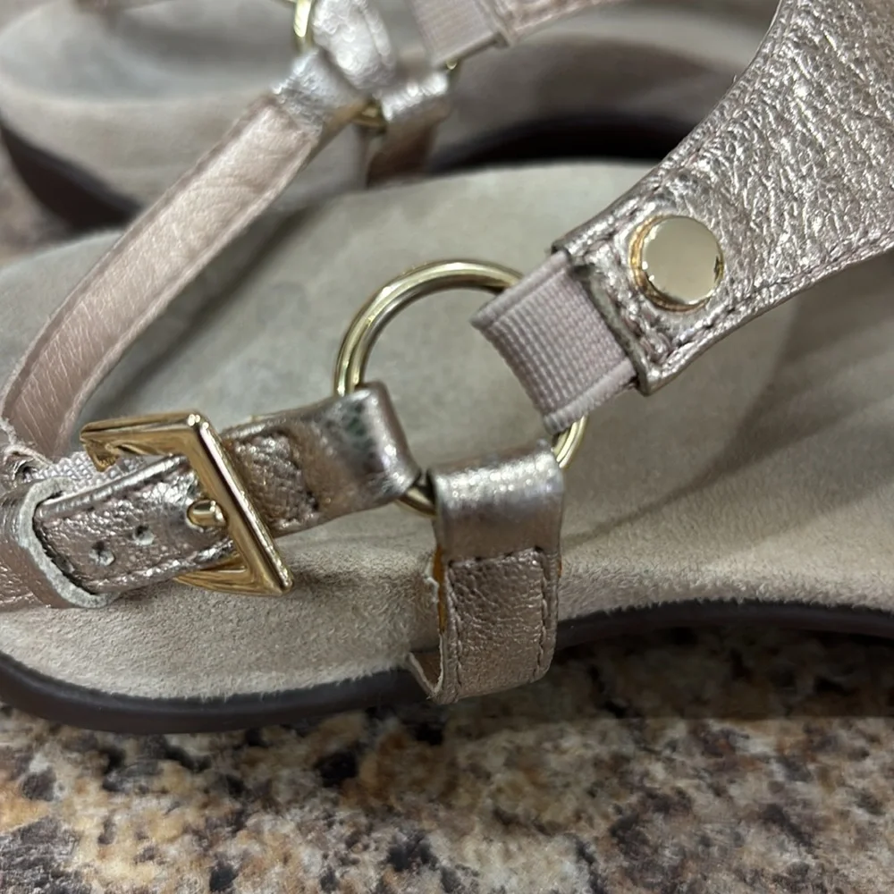 Vionic Kirra Metallic Rose Gold Thong Sandals Size 6